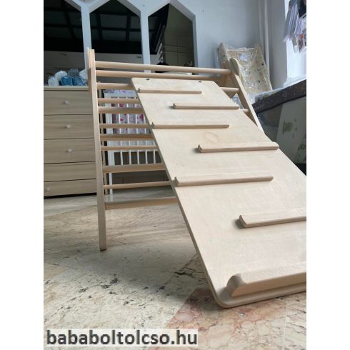 Többfunkciós készségfejlesző mászóka rámpával